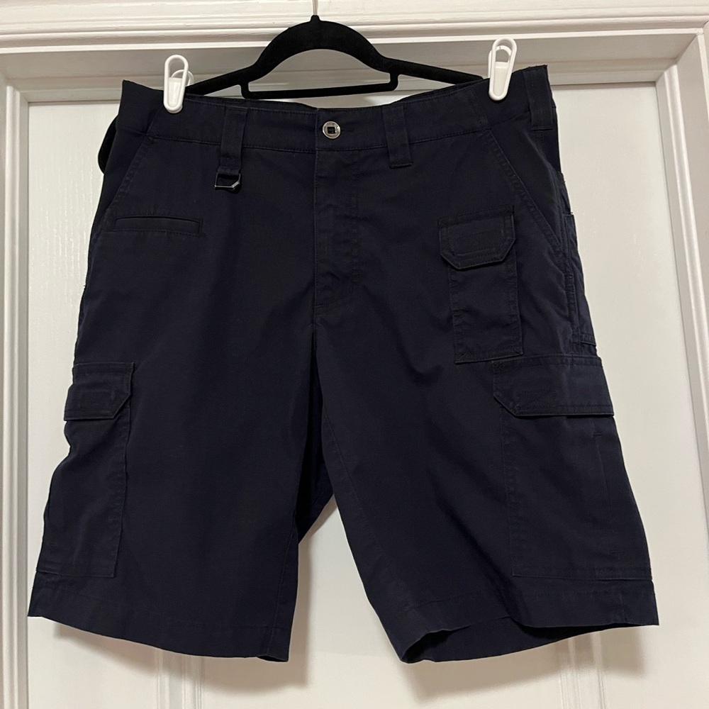 5.11 Tactical Men’s Size 32 Cargo Shorts Navy Blue